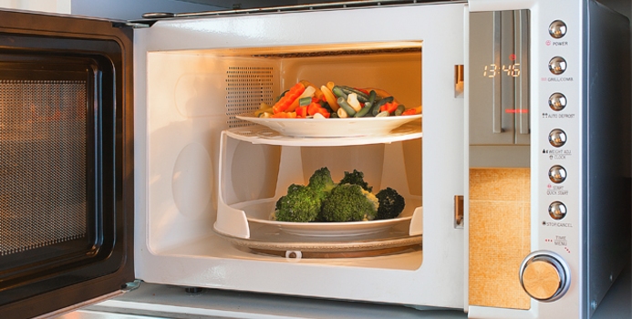  Does cooking with a microwave destroy necessary nutrients in food?
